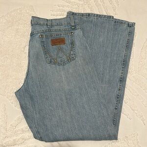 Men’s Wrangler Retro Relaxed Boot cut jeans size 33x34